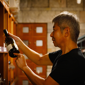 イメージ：株式会社向井酒店 代表者取締役　向井忠彰